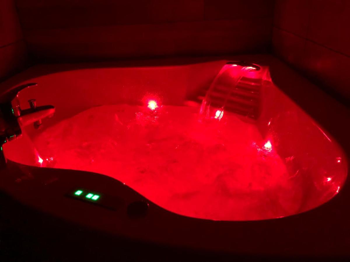 Studio Cocooning Spa, Lit Xxl, Cour Exterieure Le Puy-en-Velay Εξωτερικό φωτογραφία